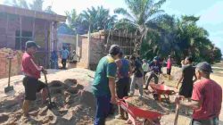 Warga Dusun V Talang Jerinjing Kompak Gotong Royong Cor Dak Masjid Nahdhatul Iman Somel