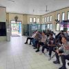 Perkuat Kedekatan dengan Masyarakat, Kapolsek Parna Simarmata Ajak Warga Nobar Piala Dunia