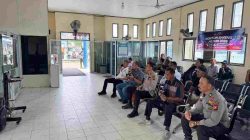 Perkuat Kedekatan dengan Masyarakat, Kapolsek Parna Simarmata Ajak Warga Nobar Piala Dunia