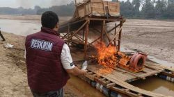 Tindak Lanjut Layanan Kepolisian 110, Polsek Cerenti Tertibkan Dua Rakit PETI di Sungai Kuantan