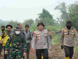 Kapolda Riau dan Pangdam Tinjau Karhutla di Inhu, Gelar Salat Istisqa Memohon Hujan